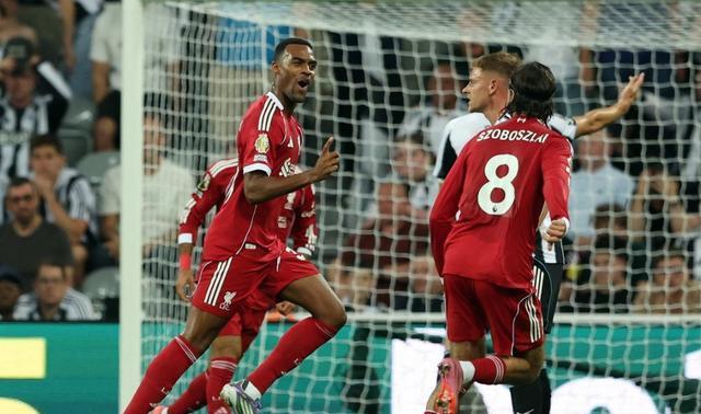 传中后, 强追平比分, 此役客场作